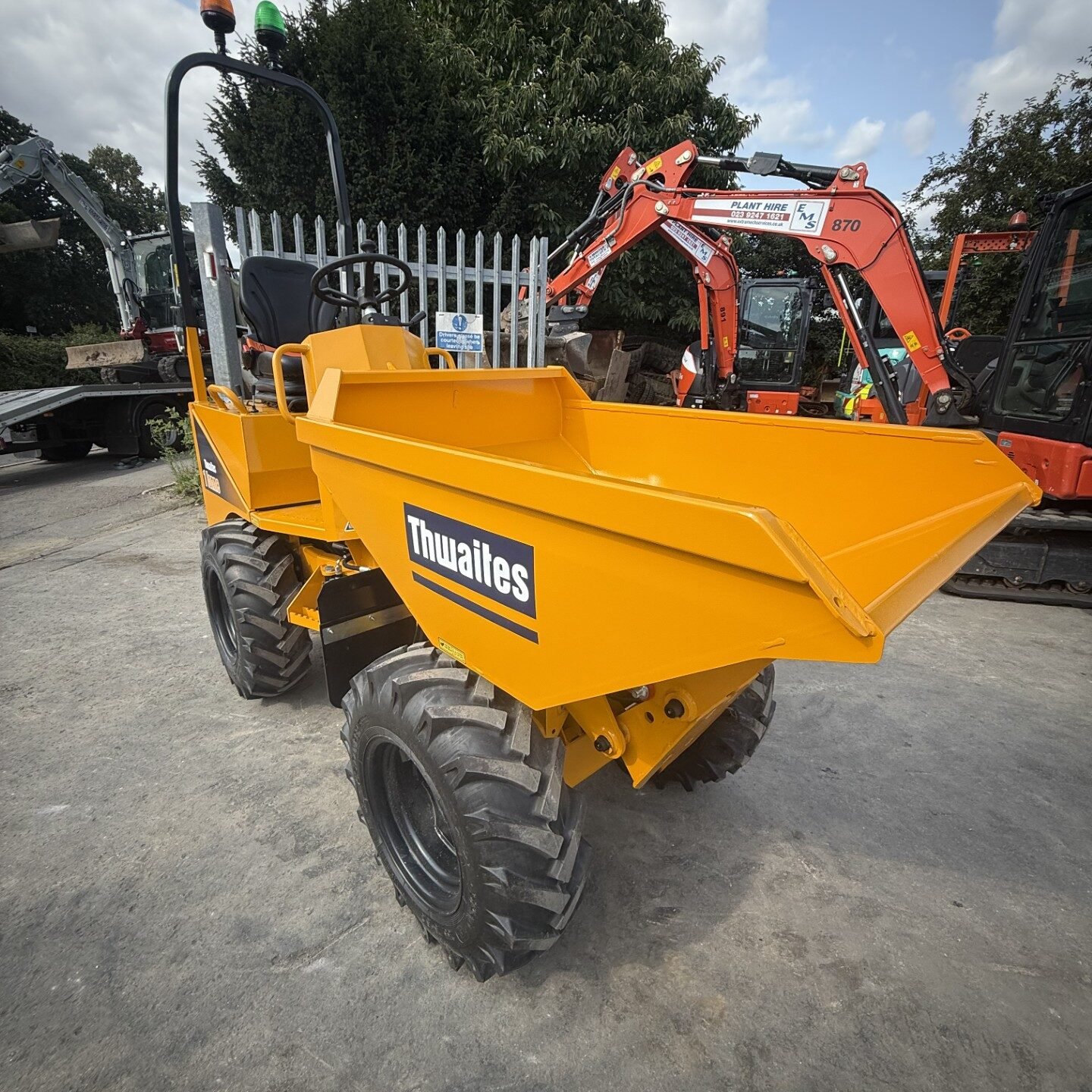 Thwaites 1 T Skiploader